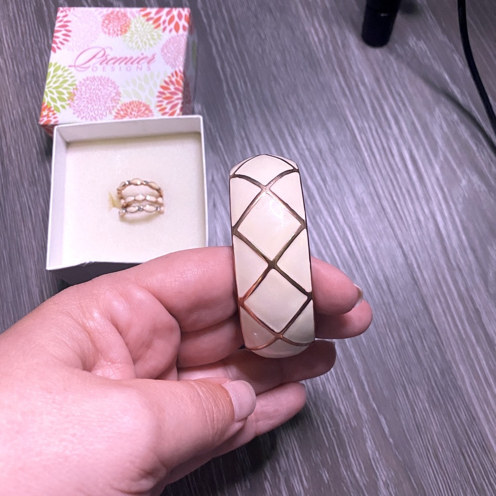 Premier Designs cream enamel & rose gold spring bracelet & sz 6 stackable rings